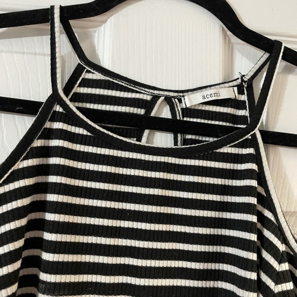 Acemi cold shoulder shirt 🖤 - Picture 3 of 4